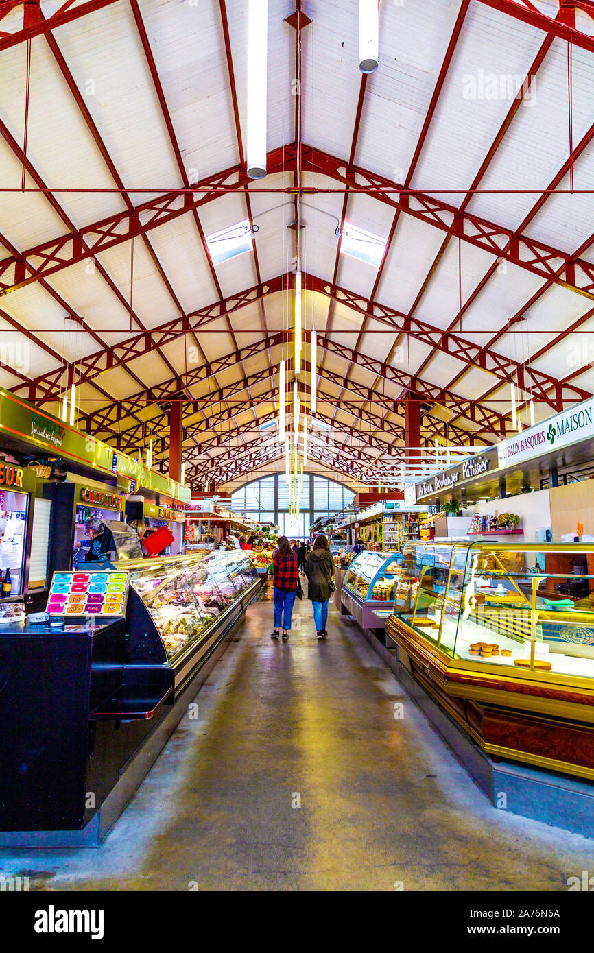 Innenraum der Mercado Les Halles, Biarritz, Frankreich Stockfoto