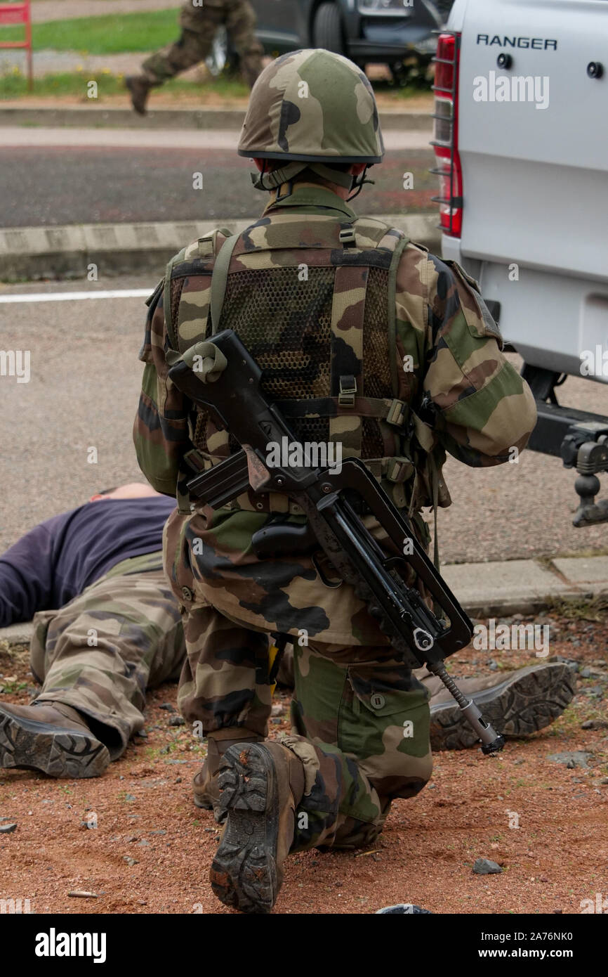 Hunderte von französischen Reservisten nehmen an Vezinet anti-terror attack Drill, Riorges, Loire, Frankreich Stockfoto