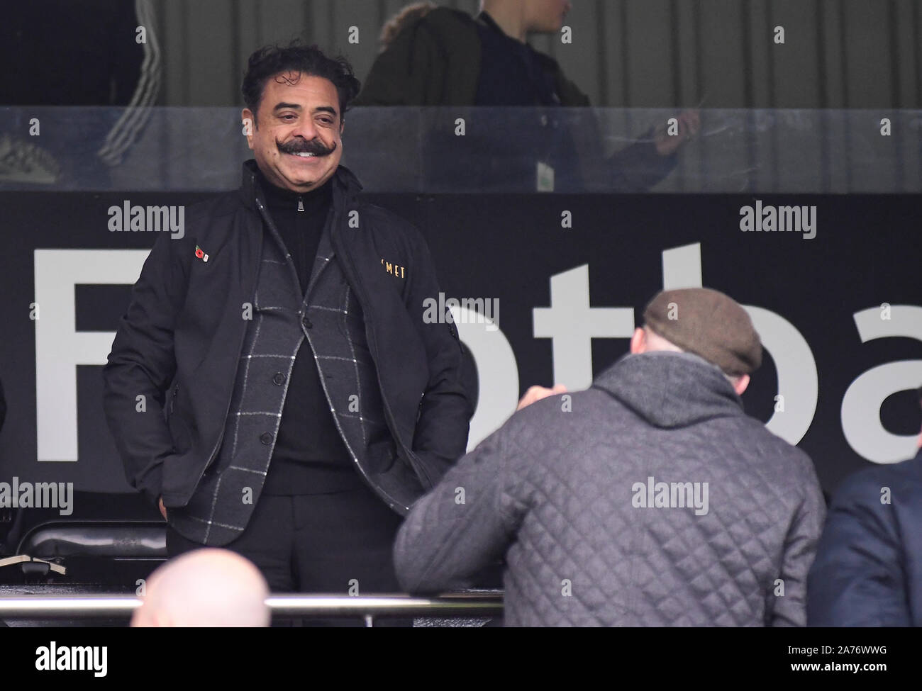 LONDON, ENGLAND - 27. OKTOBER 2018: Fulham Eigentümer Shahid Khan Bild vor der 2018/19 die englische Premier League Spiel zwischen dem FC Fulham und AFC Bournemouth im Craven Cottage. Stockfoto
