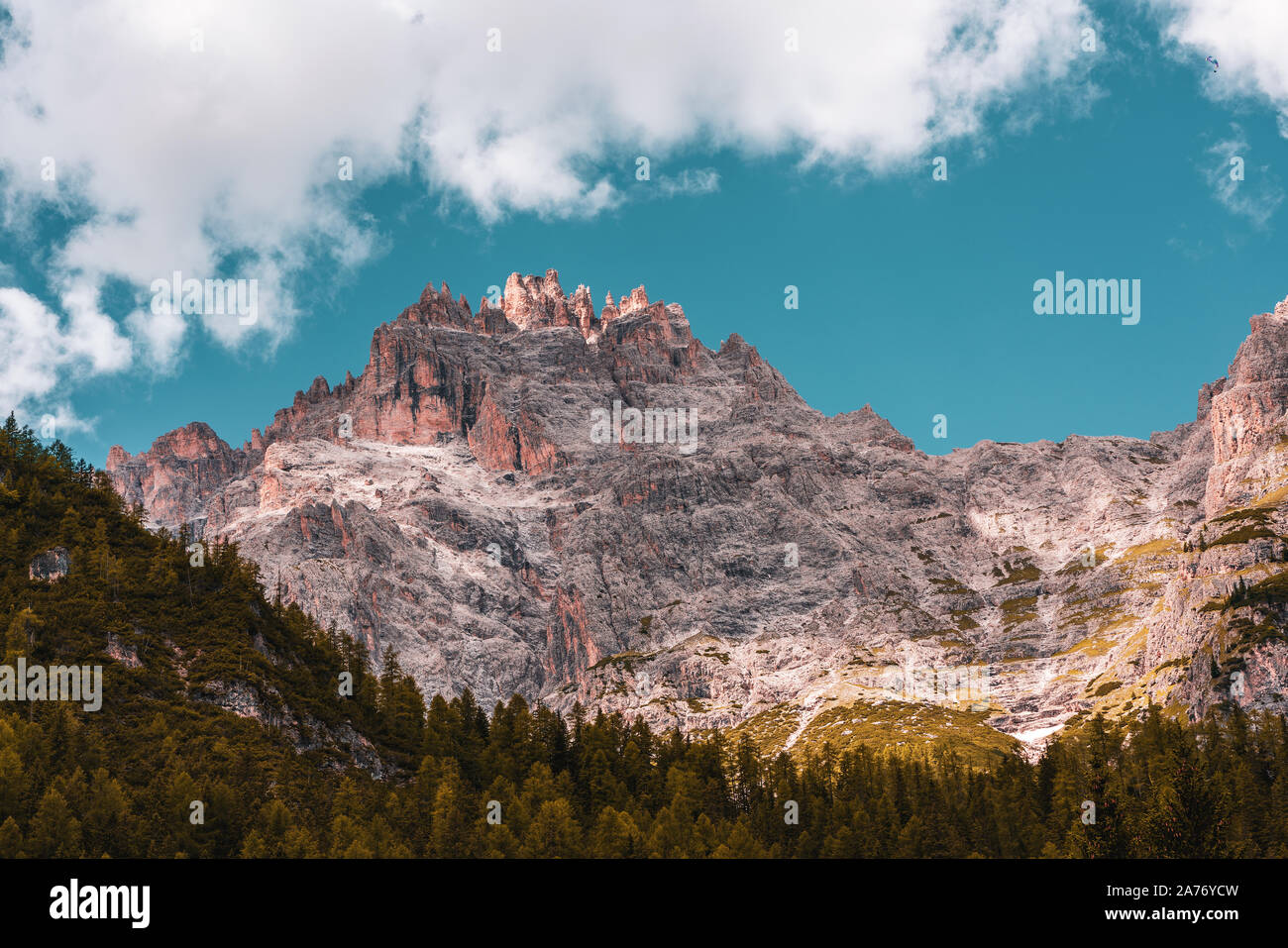 Panoramablick auf die Dolomiten, Dreischusterspitze. Stockfoto