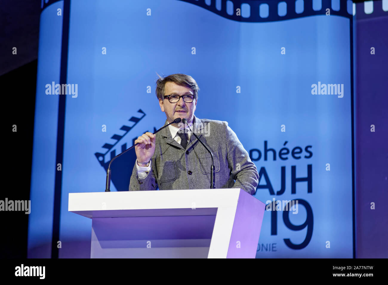 Paris, Frankreich. 14. Oktober, 2019. Partner der Vitry-sur-Seine Rathaus mit der Trophäe - Sport - bei der 15. Auflage des APAJH Trophäen Stockfoto