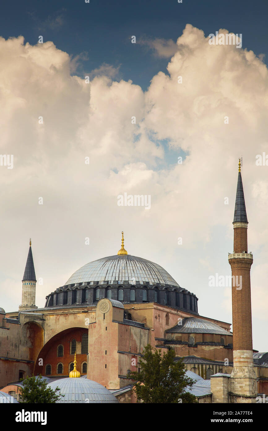 Die Hagia Sophia oder Ayasofya Gebäude. Außenansicht. Istanbul, Türkei. Stockfoto