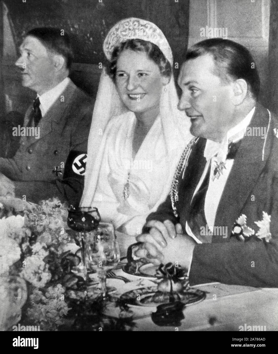 Adolf Hitler bei der Hochzeit von Hermann Göring, 1935 Stockfoto