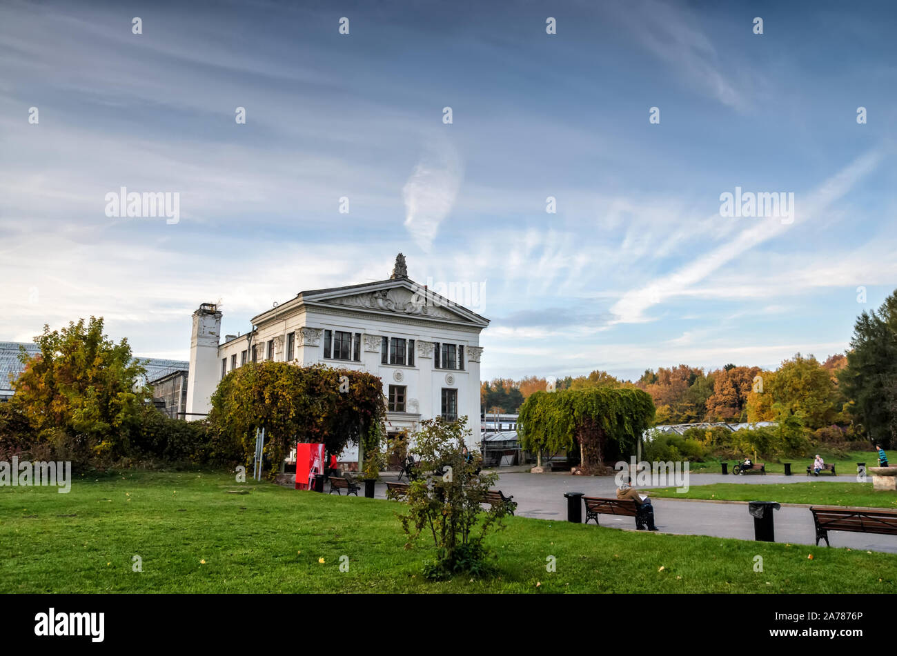 Moskau, Russland - 11. Oktober 2014: Die wichtigsten Botanischen Garten namens Tsitsin der Russischen Akademie der Wissenschaften. Laborgebäude. In 1950 1951 erbaut. Stockfoto