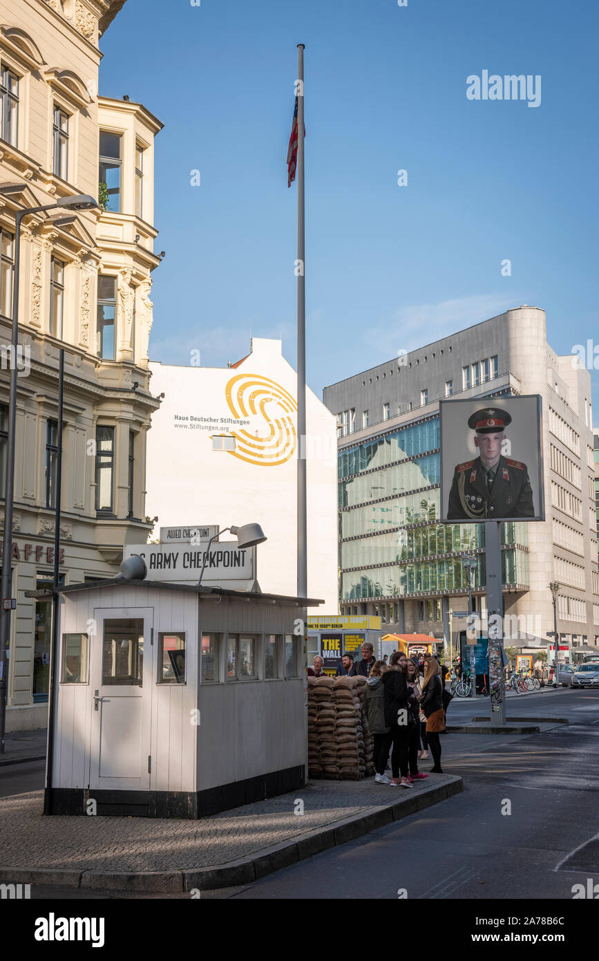 Checkpoint Charlie eine Grenze Grenzübergang zwischen Ost und West während des Kalten Krieges Stockfoto