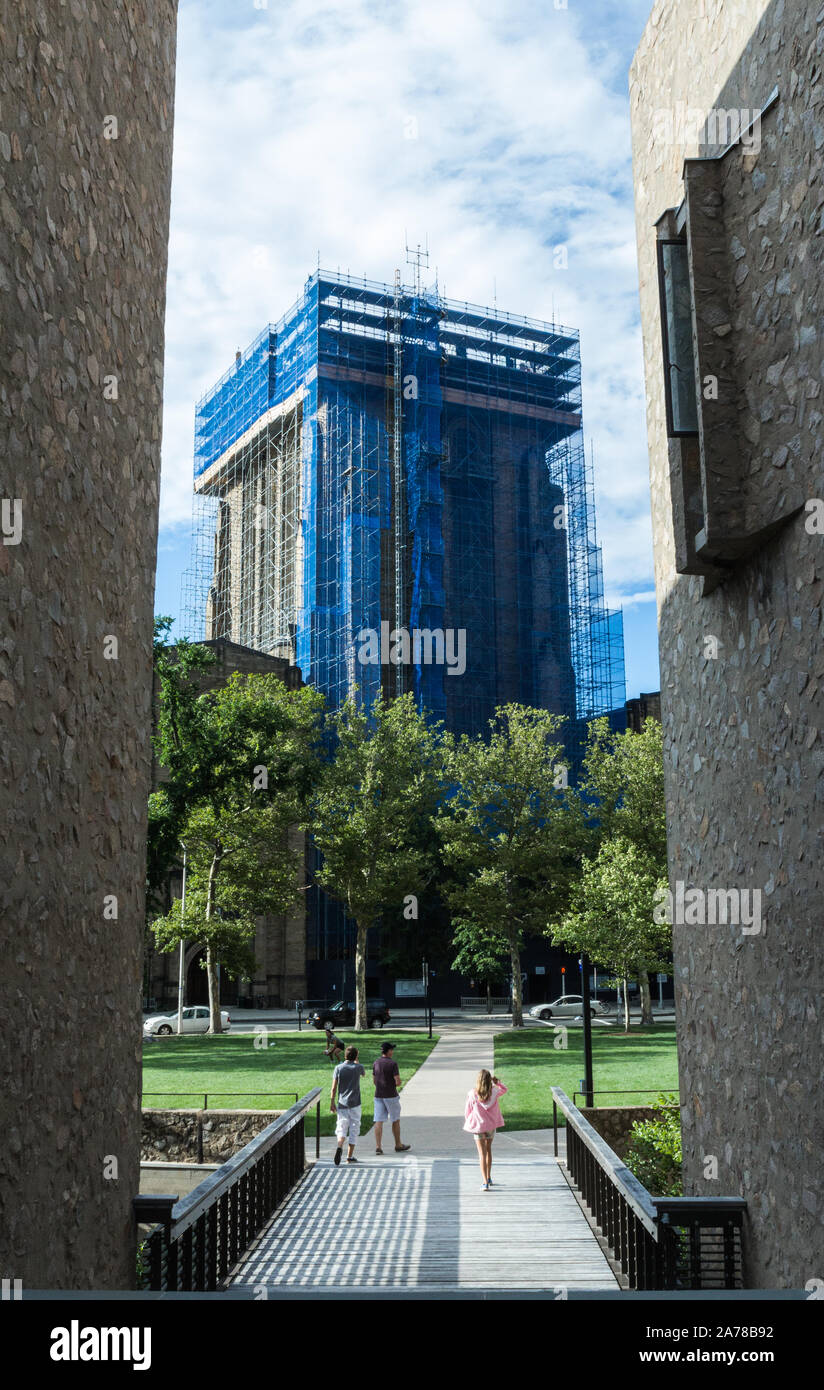 Juni 2019. Gebäude im Bau auf dem Campus der Yale University (New Haven, Connecticut, USA). Im Jahre 1701 gegründet. Mystische Schuß von Baugerüsten. Stockfoto