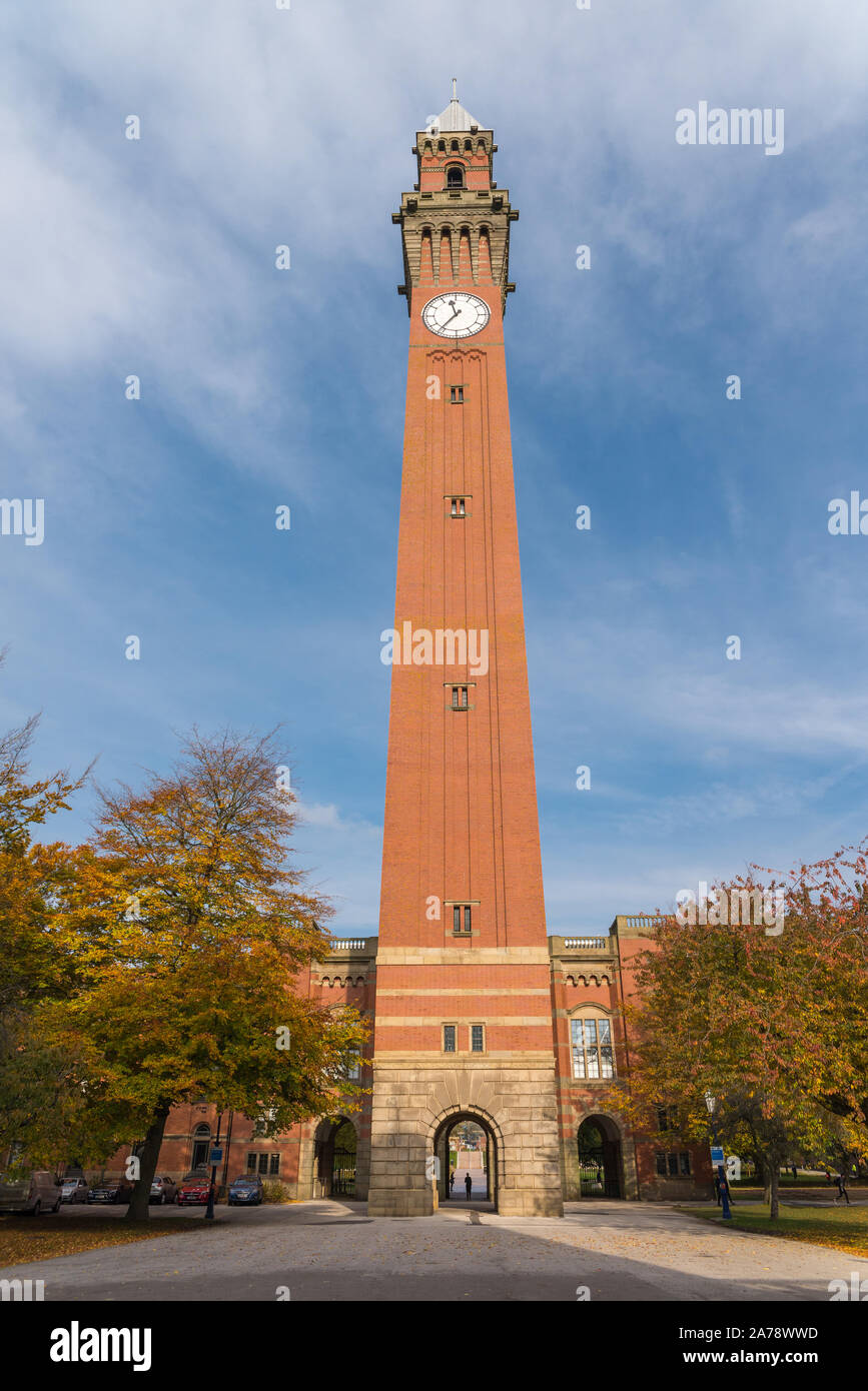 Die Joseph Chamberlain Memorial Clock Tower oder der alte Joe an der Universität von Birmingham in Edgbaston, der höchste Turm der Welt Stockfoto