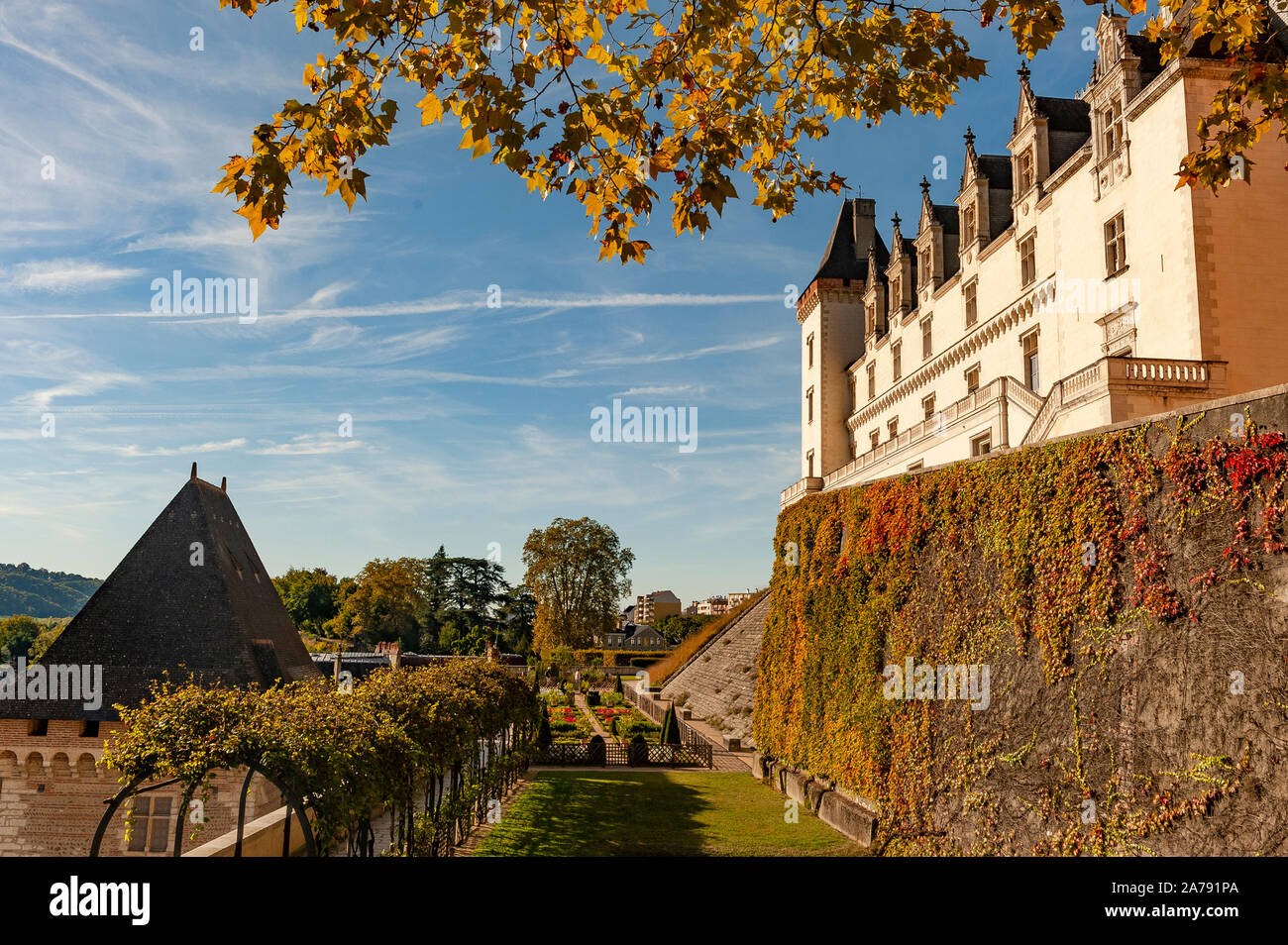 Das Schloss "Château de Pau" im Herbst, Pau, Frankreich Stockfoto