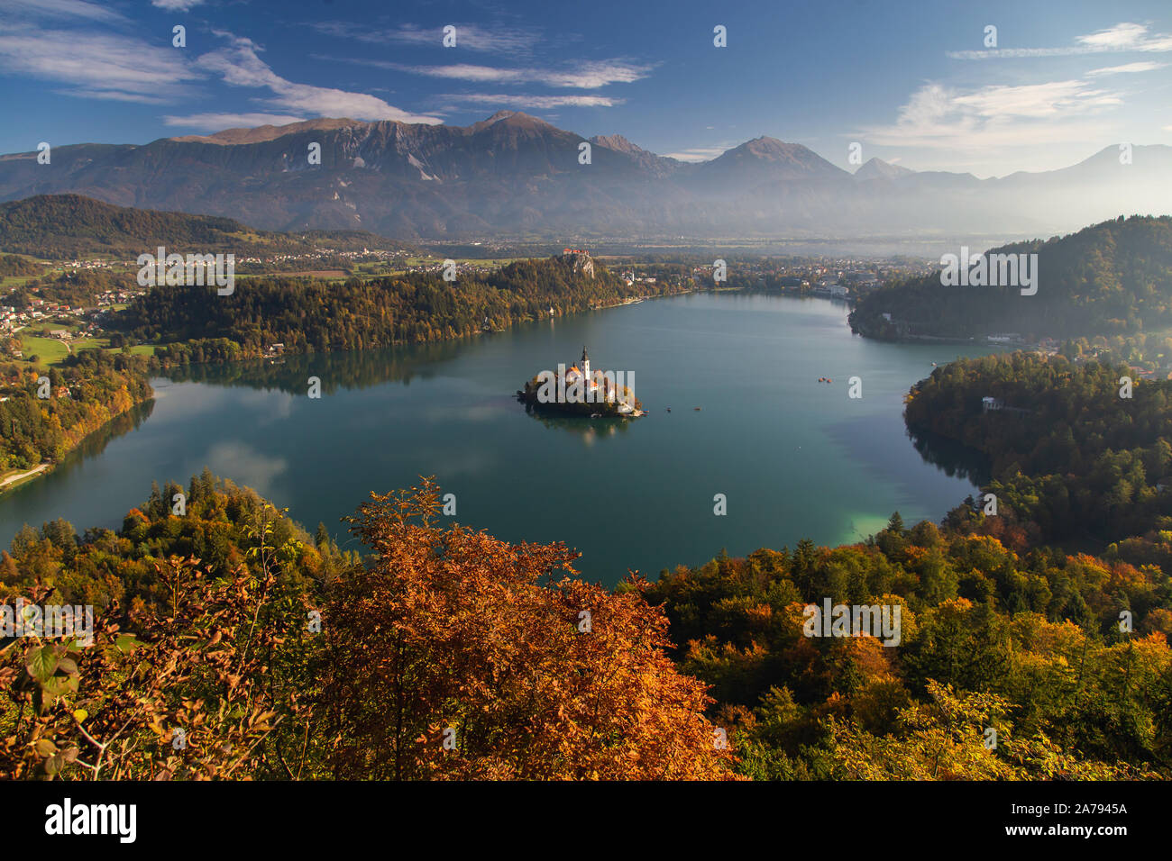Herbst Luftaufnahme des Sees Bled, Slowenien Stockfoto
