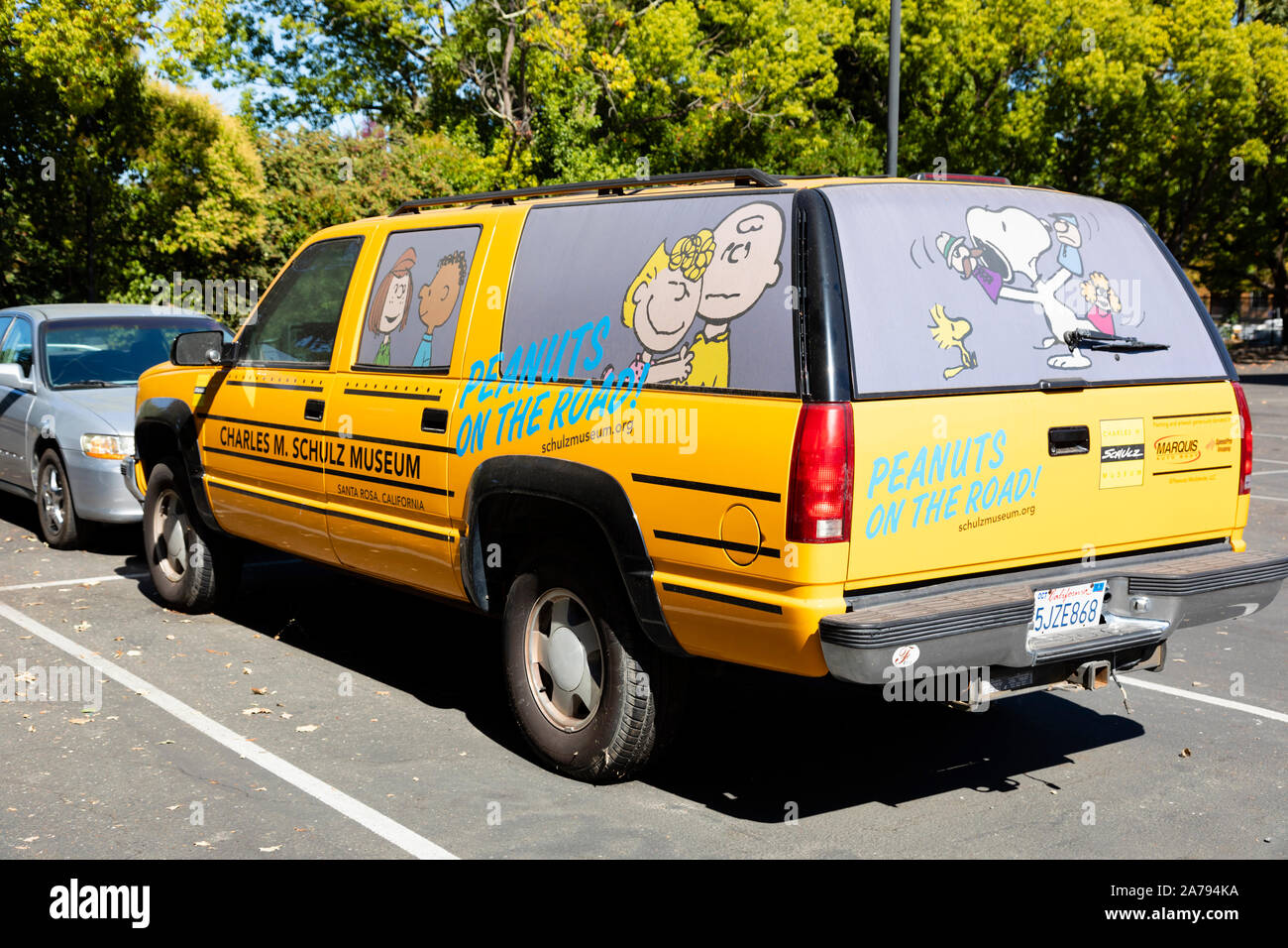 "Peanuts auf der Straße" Auto, Charles M Schulz Snoopy Charlie Brown Museum, Eislaufbahn, Santa Rosa, Kalifornien Stockfoto