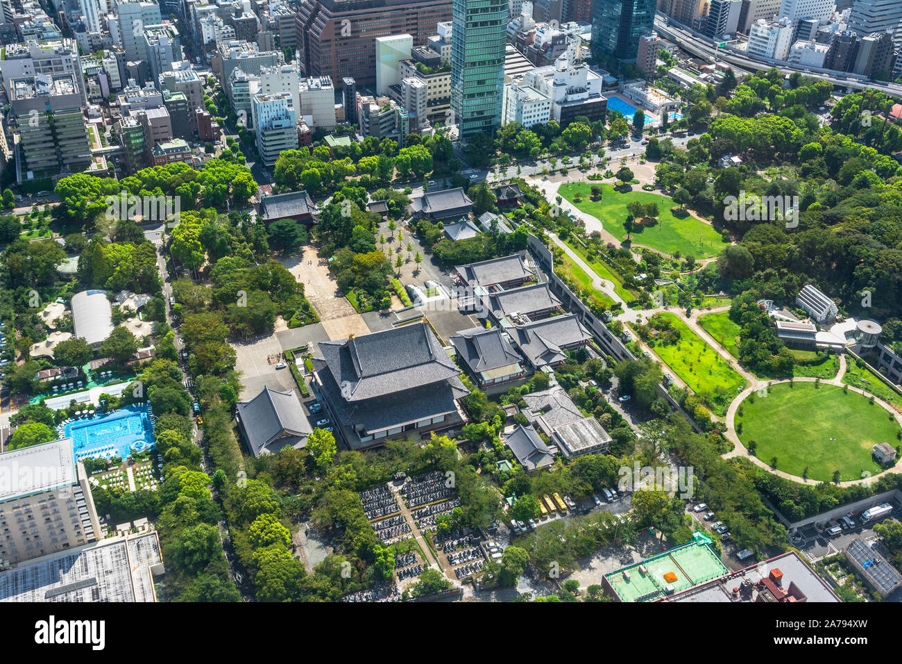 Tokio, Japan, Asien - September 7, 2019: Luftaufnahme der Zojoji Tempel aus Tokyo Tower Stockfoto