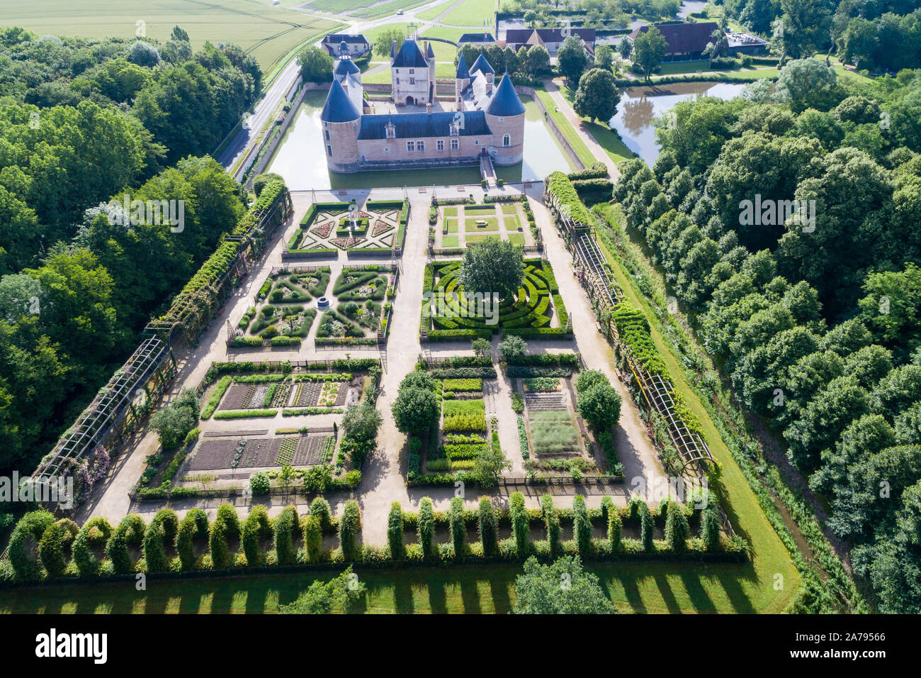 Frankreich, Loiret, Chilleurs Aux Bois, Chateau de Chamerolles Park und Gärten, die Jardin Renaissance (Luftbild) // Frankreich, Loir-et-Cher (45), Chilleurs-au Stockfoto