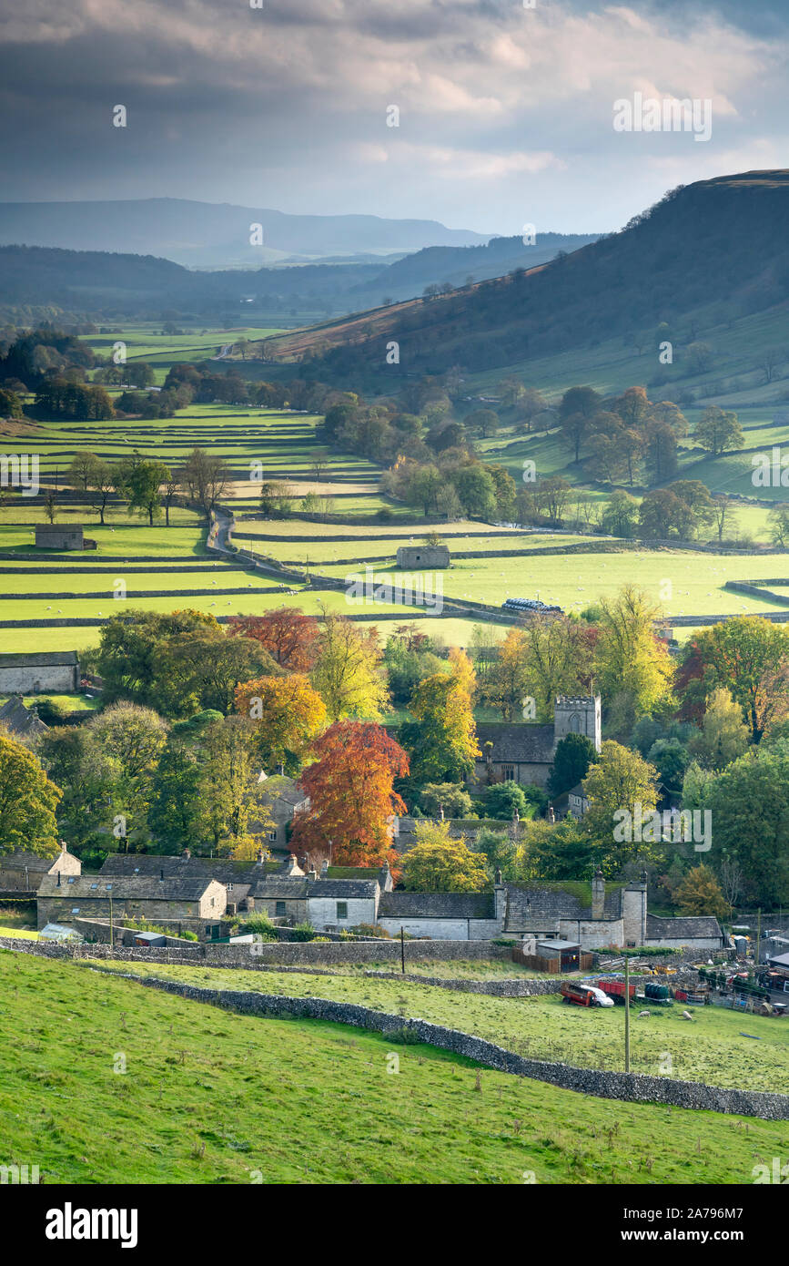 Herbstfarben im um Kettlewell Dorf im oberen Wharfedale und die Yorkshire Dales, UK. Stockfoto