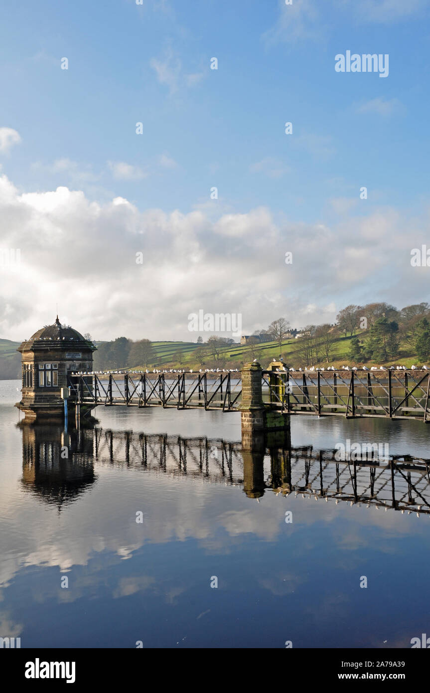 Reflexionen - Untere Laithe Reservoir, Haworth Stockfoto