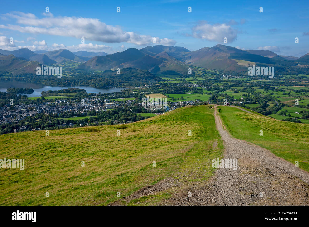 Auf der Suche nach Derwentwater und Keswick aus Fußweg über latrigg Lake District National Park Cumbria England UK Vereinigtes Königreich GB Grossbritannien Stockfoto