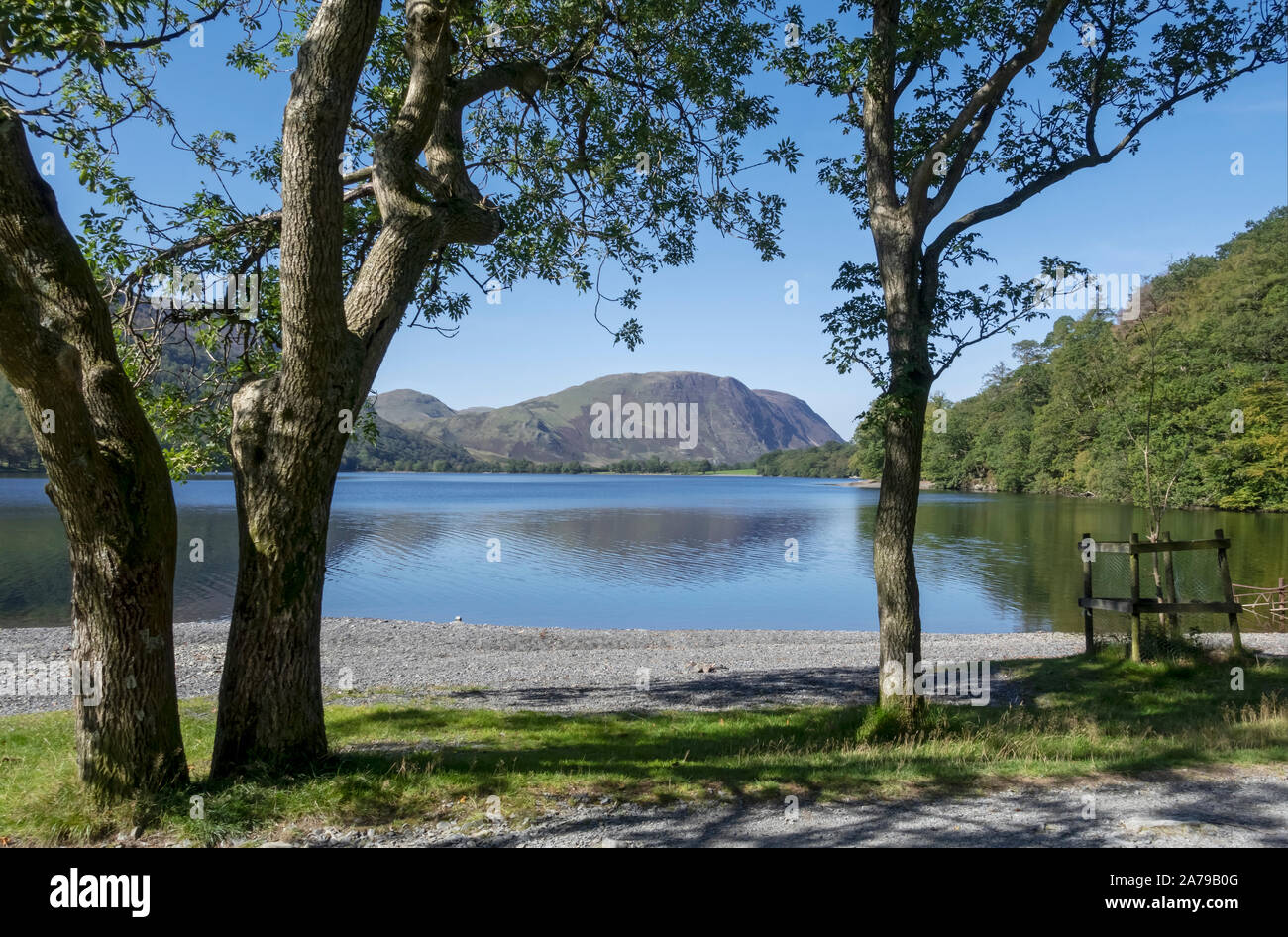 Blick vom Ufer des Buttermere im Sommer Lake District National Park Cumbria England Großbritannien GB Großbritannien Stockfoto