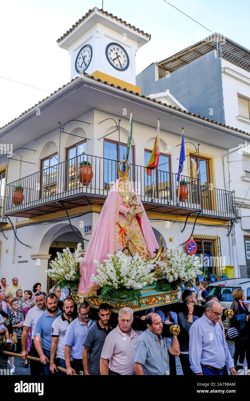 Jährliche Festival Parade von Maria de Santissima del Castillo in Carcabuey, Sierra Subbetica, Provinz Córdoba, Andalusien, Spanien Stockfoto