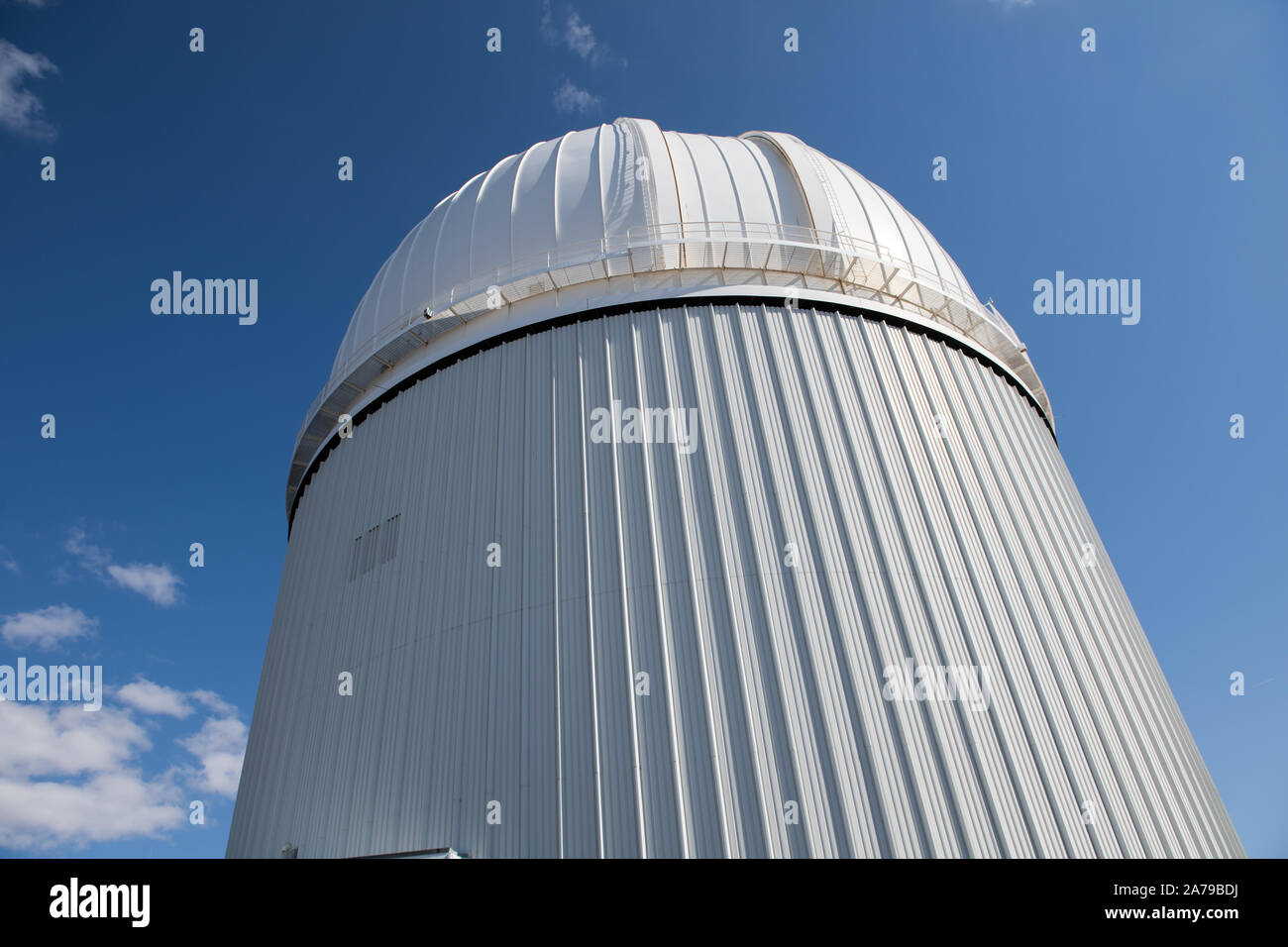 Anglo Australian Telescope (AAT) in Siding Spring Observatorium - Mt Woorut in der Nähe von Coonabarabran, New South Wales, Australien Stockfoto