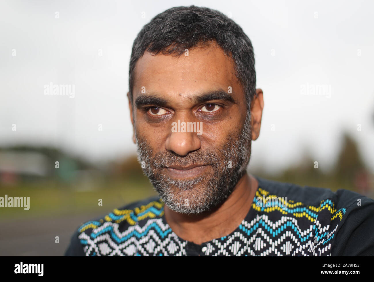 Amnesty International Generalsekretär Kumi Naidoo George Best City Airport in Belfast, der sagte, hat die offizielle Reaktion auf die tickende Uhr?????? Der Klimawandel hat viel zu zaghaft. Stockfoto