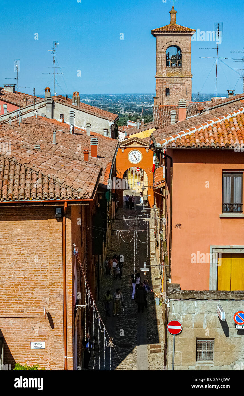 Italien Emilia Romagna - Dozza - das Tor und Turm Stockfoto