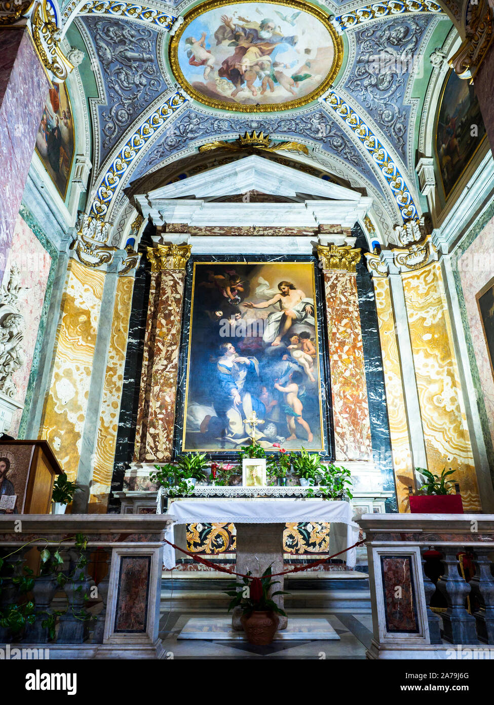 Das Bild von Santa Barbara in der Anbetung des auferstandenen Christus auf dem Hochaltar Chiesa di Santa Barbara dei Librai - Rom, Italien Stockfoto