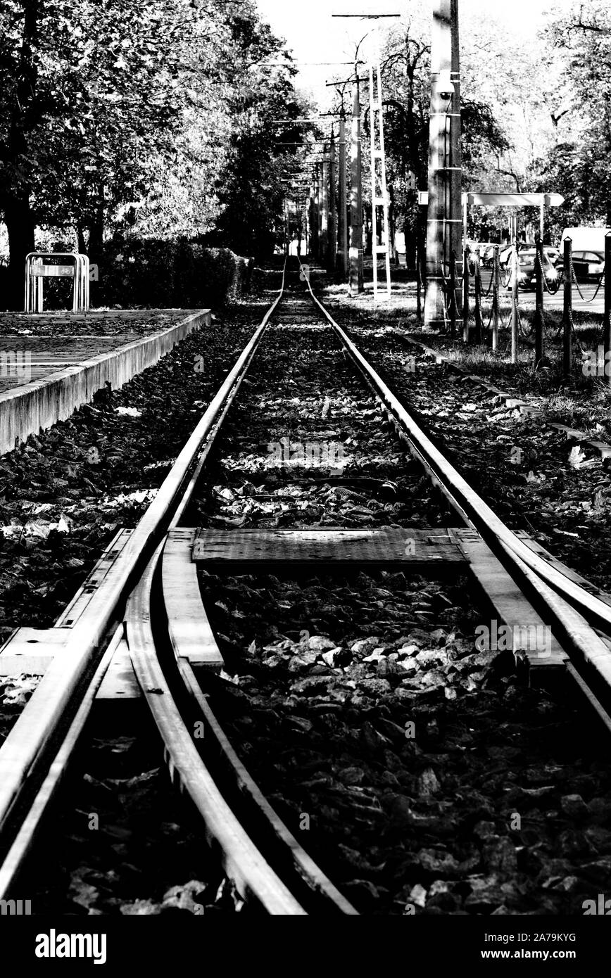 Schienenwege. Hoher Kontrast, Schwarz/Weiß-Bild Stockfoto