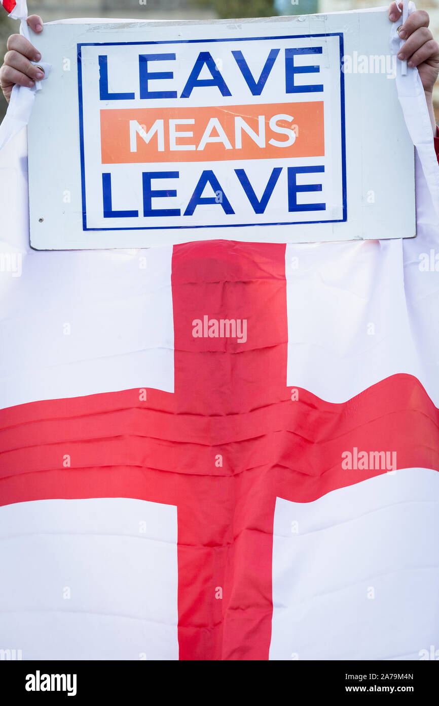 London, UK, 31. Oktober 2019. Brexit Anhänger versammeln sich um Whitehall am Tag Brite fällig war die Europäische Union für die zweite Zeit zu verlassen. Andy Barton/Alamy leben Nachrichten Stockfoto