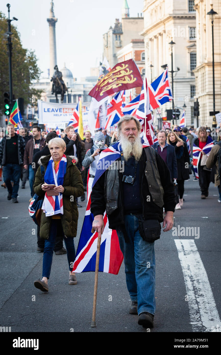 London, UK, 31. Oktober 2019. Brexit Anhänger versammeln sich um Whitehall am Tag Brite fällig war die Europäische Union für die zweite Zeit zu verlassen. Andy Barton/Alamy leben Nachrichten Stockfoto