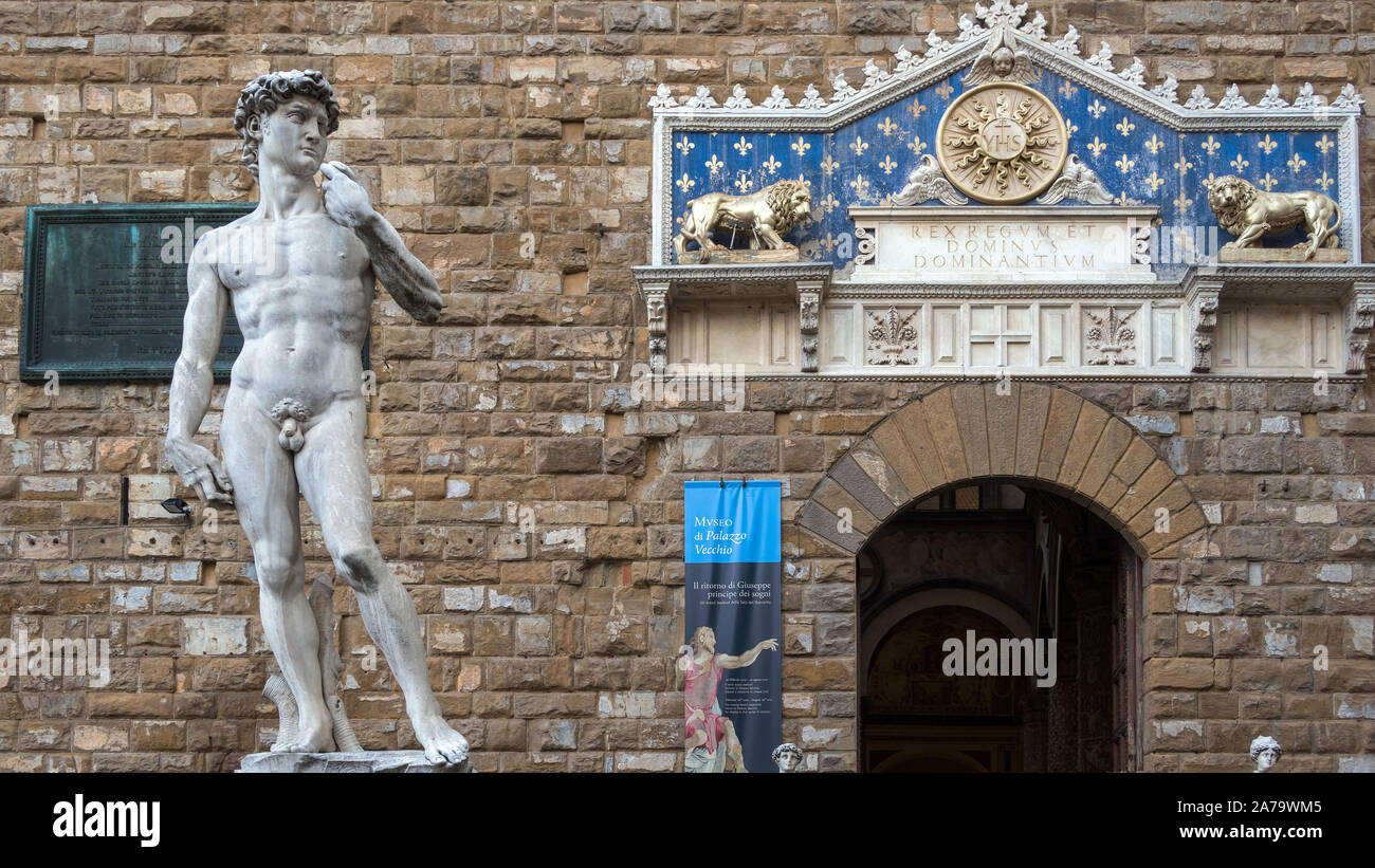 Florenz, Toskana/Italien - 19. Oktober: Statue des David von Michelangelo auf der Piazza della Signoria direkt vor dem Palazzo Vecchio in Florenz am 19. Oktober 2019 Stockfoto