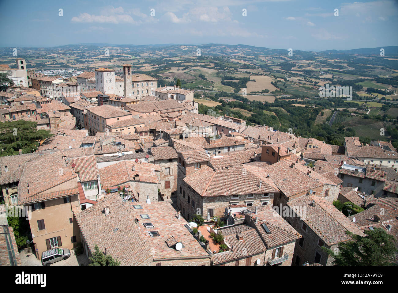 Lombard-Gothic Palazzo del Capitano (Captain's Palace), der Palazzo dei Priori (Prioren Palast) und Palazzo del Popolo (Palast) in historischen Zentr Stockfoto
