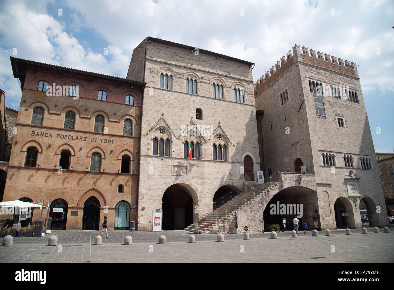 Lombard-Gothic Palazzo del Capitano (Captain's Palace) und Palazzo del Popolo (Palast) im historischen Zentrum von Todi, Umbrien, Italien. August 22. Stockfoto