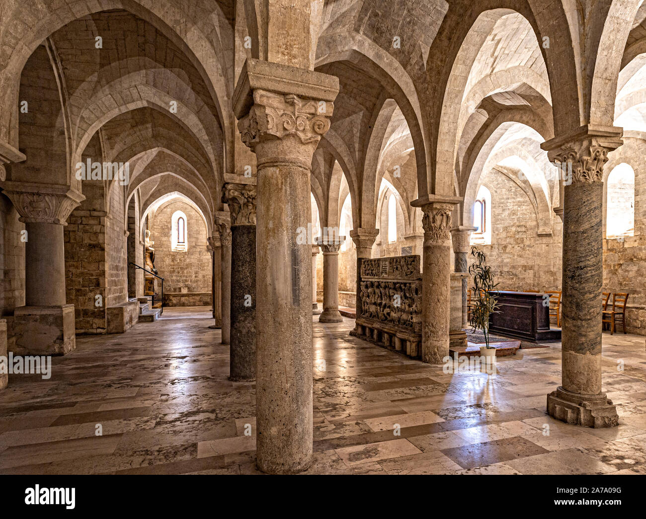 Italia Marche Osimo Kathedrale San Leopardo Cripta sarcofago centrale Tomba SS: Martiri Osimani: Dioclezio, Sisinio, Fiorenzo e Massimo | Italien Marche Osimo Kathedrale San Leopardo Crypt zentrale sarkophag Tomba SS: Märtyrer Osimani: Diokletian, Sisinius, Fiorenzo und Massimo Stockfoto