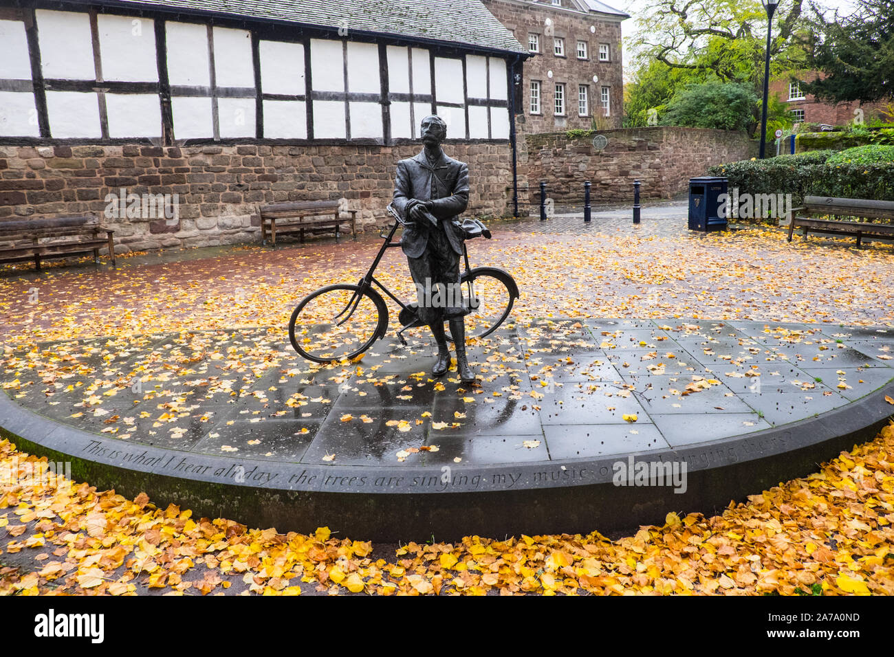 Edward Elgar, Statue, Kathedrale, Grün, Hereford, Kathedrale, Grafschaft, Stadt, in, England, Englisch, in der Nähe von, Wales, Welsh, Grenze, Herefordshire, UK, Großbritannien, Britische Stockfoto