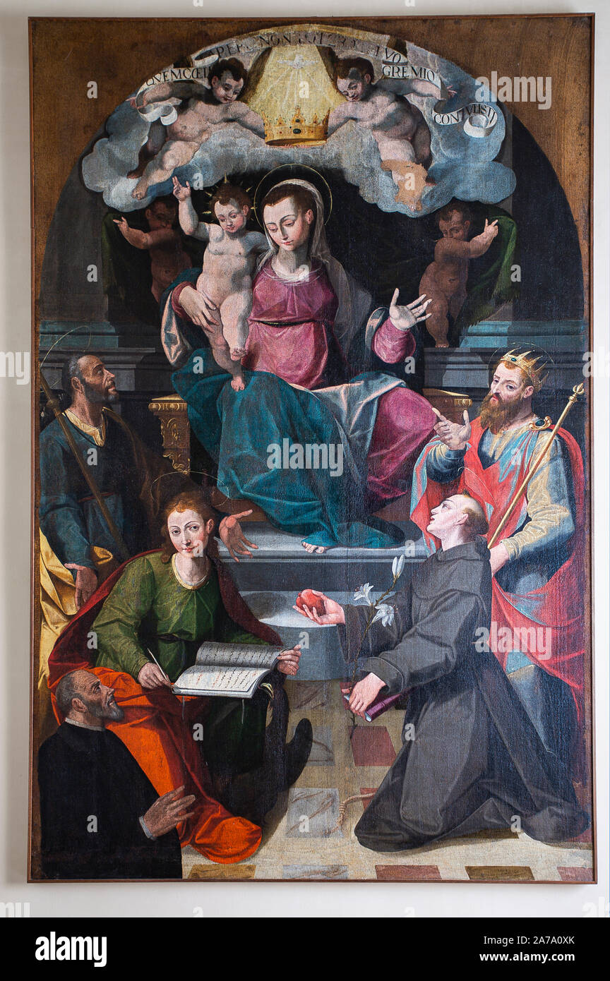 Italia Marche Osimo Museo Diocesano Madonna con Bambino e Santi Rocco, Luigi IX Re di Francia, Giovanni Evangelista, Antonio da Padova metà sec XVI Scuola del De Magistris | Italien Marche Osimo Diözesanmuseum Madonna mit Kind und Heiligen Rocco Ludwig IX., König von Frankreich, Giovanni Evangelista, Antonio da Padova Mitte 16. Jahrhundert Schule von De Magistris Stockfoto