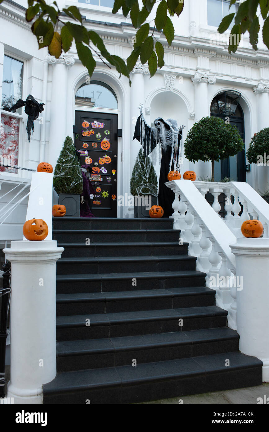 Haus in Notting Hill für Halloween Viele amerikanische Familien eingerichtet live auf der Palace Gardens, Notting Hill, London, UK Stockfoto