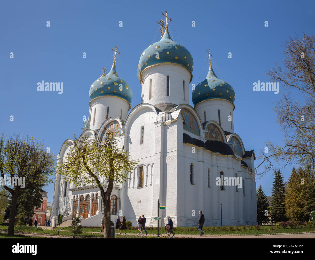 SERGIEV POSAD, Moskau, Russland - 10. MAI 2018: Himmelfahrt (uspensky) Kathedrale in der Dreifaltigkeit Lavra von St. Sergius Stockfoto