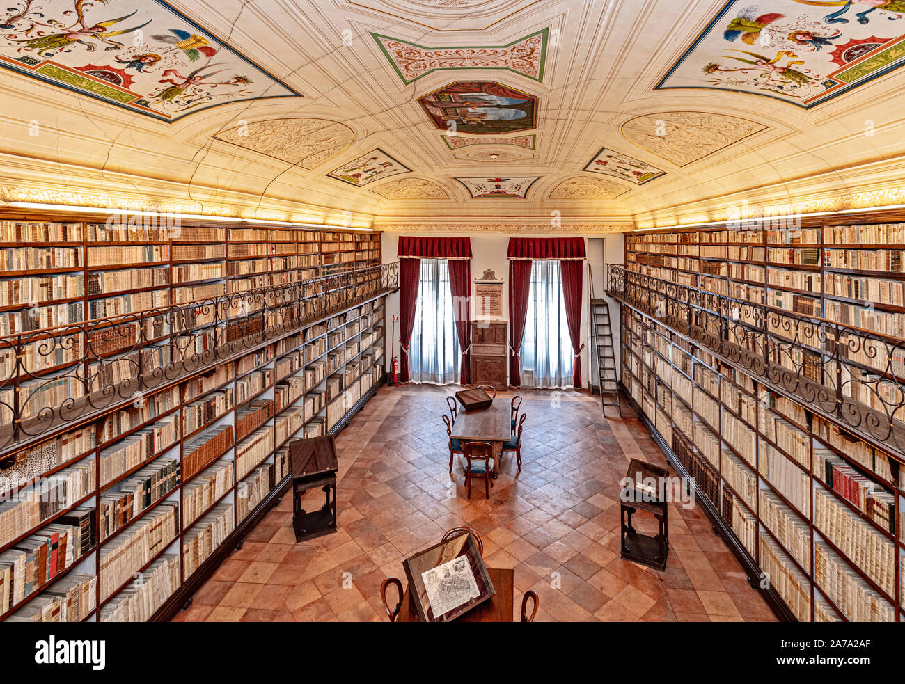 Italia Marche Osimo Palazzo Campana Biblioteca Storica | Italien Marche Osimo Campana Palace historisches Archiv und Bibliothek Stockfoto