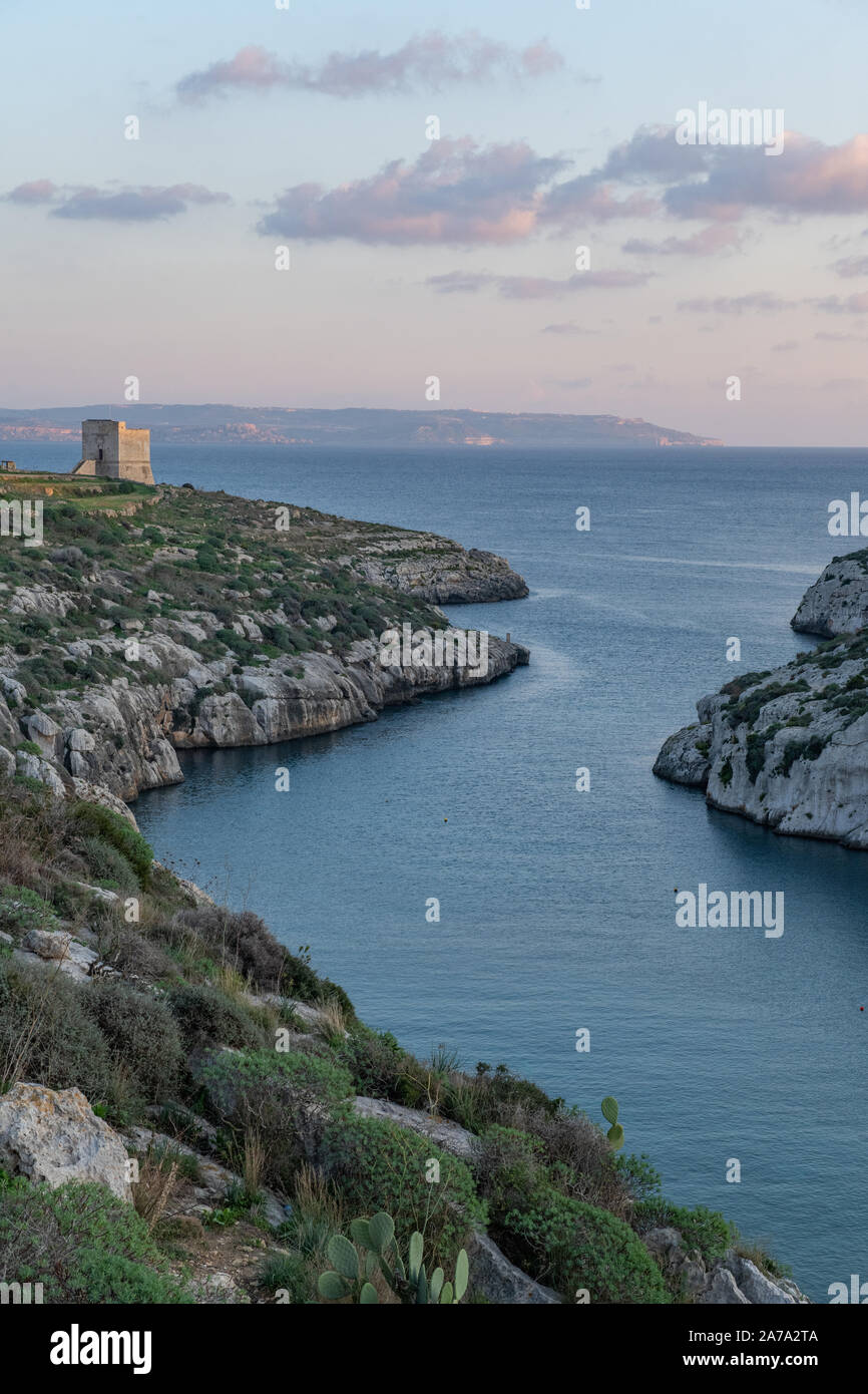 Abendlicher Blick von Mgarr ix-Xini, Gozo Stockfoto