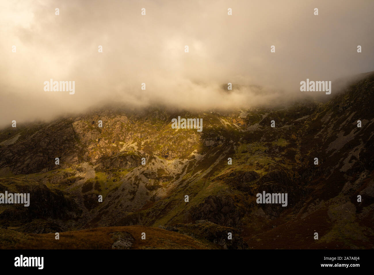 Dramatische Berglandschaft auf Cader Idris Berg im Snowdonia National Park, der Welsh bekannt als Eryri. Stockfoto