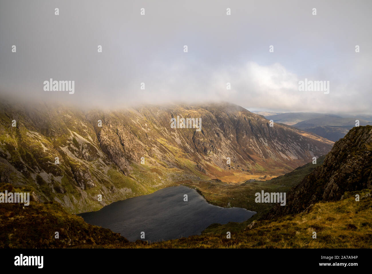 Dramatische Berglandschaft auf Cader Idris Berg im Snowdonia National Park, der Welsh bekannt als Eryri. Stockfoto