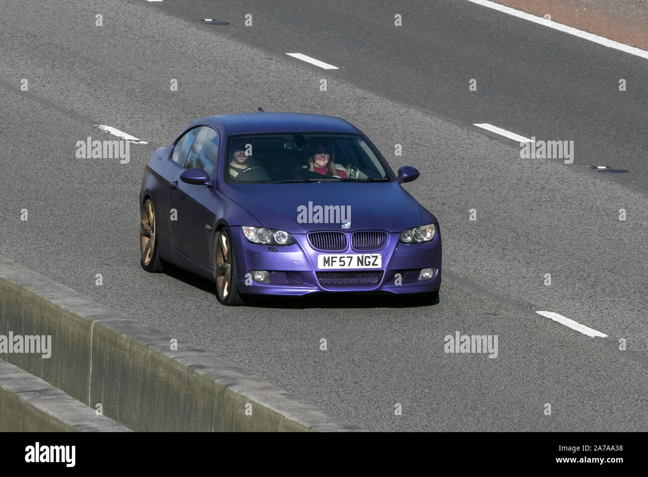 2007 BMW 335D SE A; Fahrt auf der Autobahn M6 in der Nähe von Preston in Lancashire, Großbritannien Stockfoto