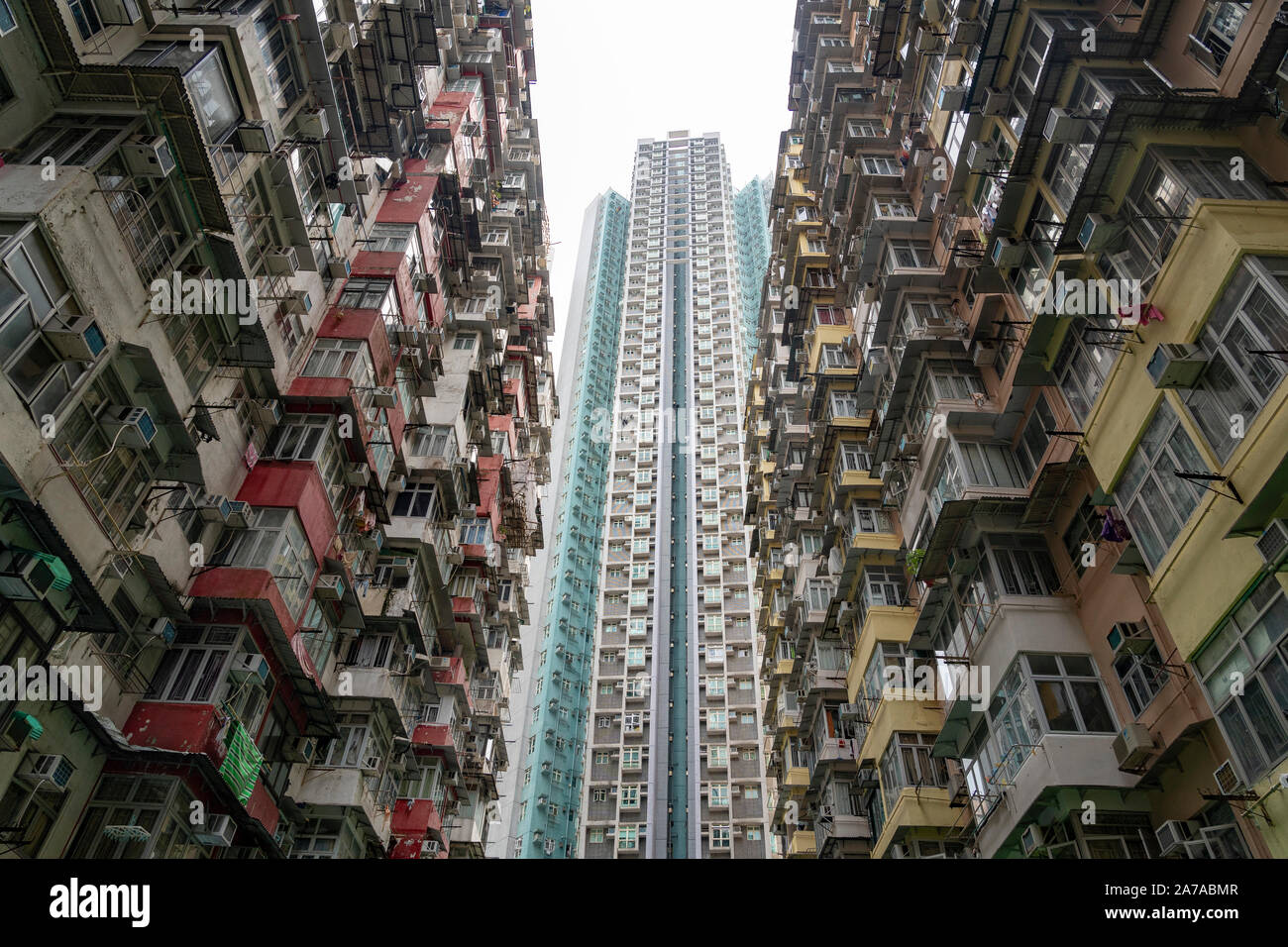 Dicht urban residential Apartment Block Montane Herrenhaus in Quarry Bay in Hongkong besiedelten Stockfoto