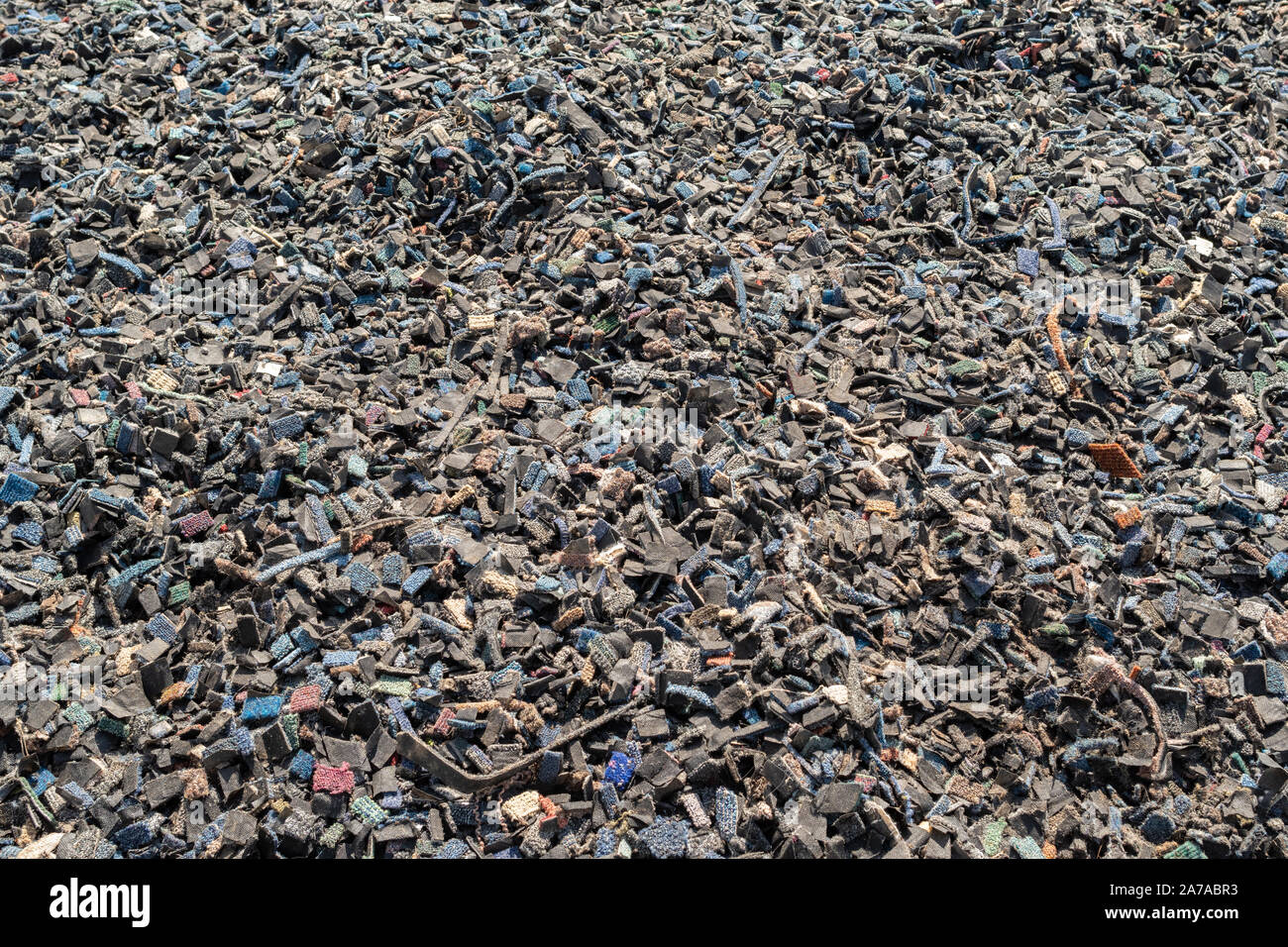 Gehackte synthetischen Teppich fliesen recycelt und als Equestrian Oberfläche - Schottland, Großbritannien Verbreitung Stockfoto