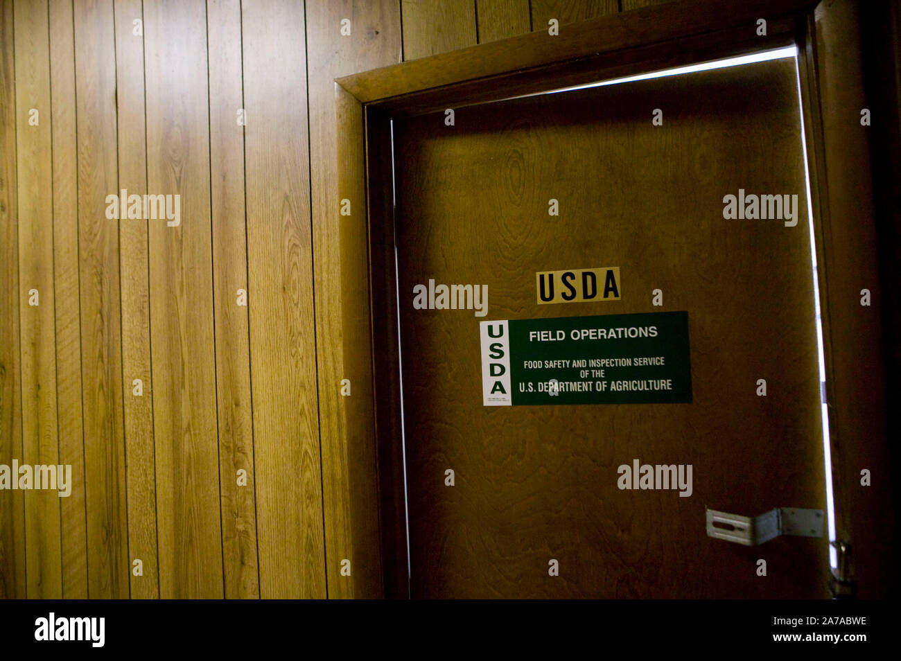 Blick auf die Tür des Büros des USDA Vertreter im Hudson Valley Gänseleber Bauernhof in Ferndale, USA, 16. März 2006. Stockfoto