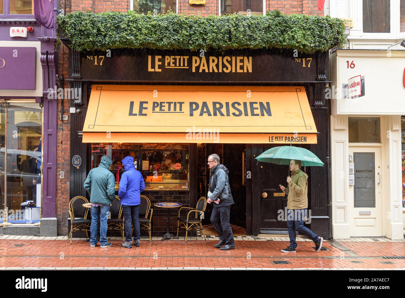 LE PETIT PARISIEN, WICKLOW Street, Dublin, Irland - April 2,2015: Fassade Blick auf Le Petit Parisien in Dublin Stockfoto