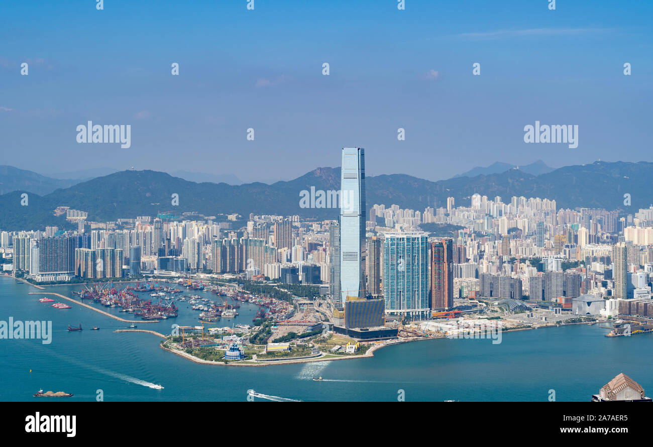 Tagsüber auf die Skyline von West Kowloon vom Gipfel in Hongkong, China Stockfoto