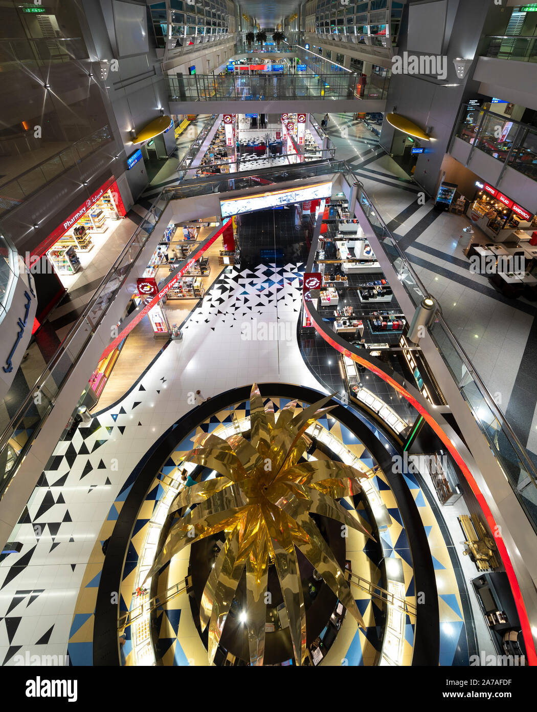 Interieur von Terminal 3 am Dubai International Airport, United Arab Emirates, Stockfoto