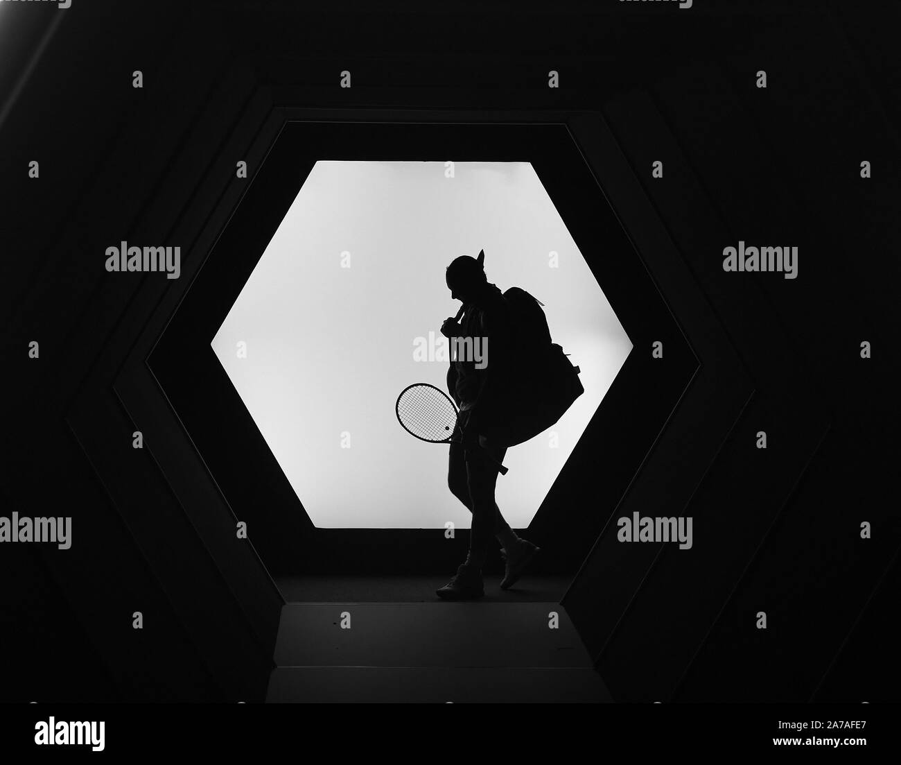 Paris, Frankreich. 31 Okt, 2019. Paris Paris Rolex Masters 31/10/2019 Rafa Nadal (ESP) bereitet seine Eingang auf Court Central Credit: Roger Parker/Alamy Leben Nachrichten zu machen Stockfoto