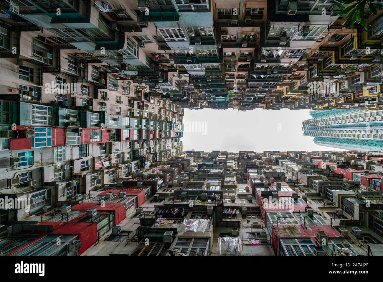 Dicht urban residential Apartment Block Montane Herrenhaus in Quarry Bay in Hongkong besiedelten Stockfoto