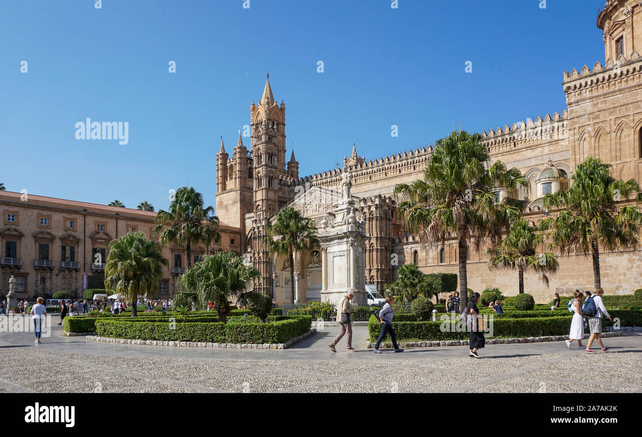 Die Kathedrale von Palermo, Sizilien, Italien, an die Himmelfahrt der Jungfrau Maria gewidmet. Eine Kirche hat auf dieser Website gibt es seit 1185. Stockfoto